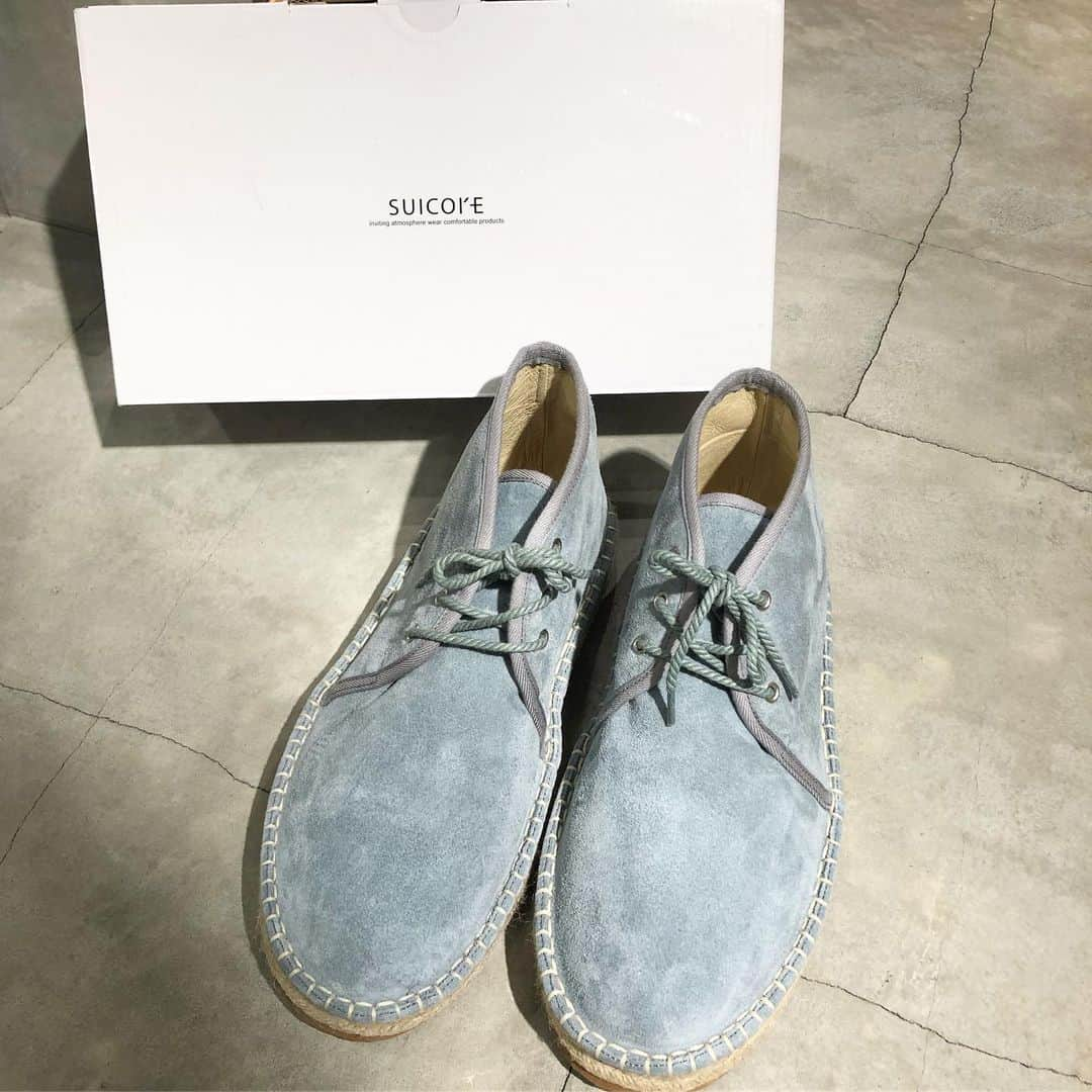 B JIRUSHI YOSHIDAさんのインスタグラム写真 - (B JIRUSHI YOSHIDAInstagram)「【NEW ARRIVAL】 6月8日発売開始 〈nonnative × SUICOKE〉 “SCIENTIST CHUKKA” ・ nonnativeらしいボリューム感のあるアッパーに、ジュートソールを組み合わせたエスパドリーユ仕様のチャッカシューズ。 ・ アウトソールには〈SUICOKE〉オリジナルのソールを採用することで、クラシックな佇まいながら、スニーカーのような快適さも兼ね備えているアイテムです。 ・ 代引き通販も承っております、B印 ヨシダ 成田空港第1ターミナル店までお気軽にお問い合わせ下さい。 ・ PRICE：￥23,000+TAX. COLOR：GREY/BEIGE/BLUE. SIZE：8(26cm)/9(27cm)/10(28cm) . #bjirushiyoshida#B印YOSHIDA #成田 #NARITA#nonnative #suicoke#成田空港 #BEAMS#ビームス#yosidakaban#吉田カバン#ポーター #porter #비지루시요시다 #도쿄 #다이칸야마 #빔스#빔즈 #포터 #데일리룩 #B印YOSHIDAlineup #GS」6月8日 13時32分 - bjirushiyoshida