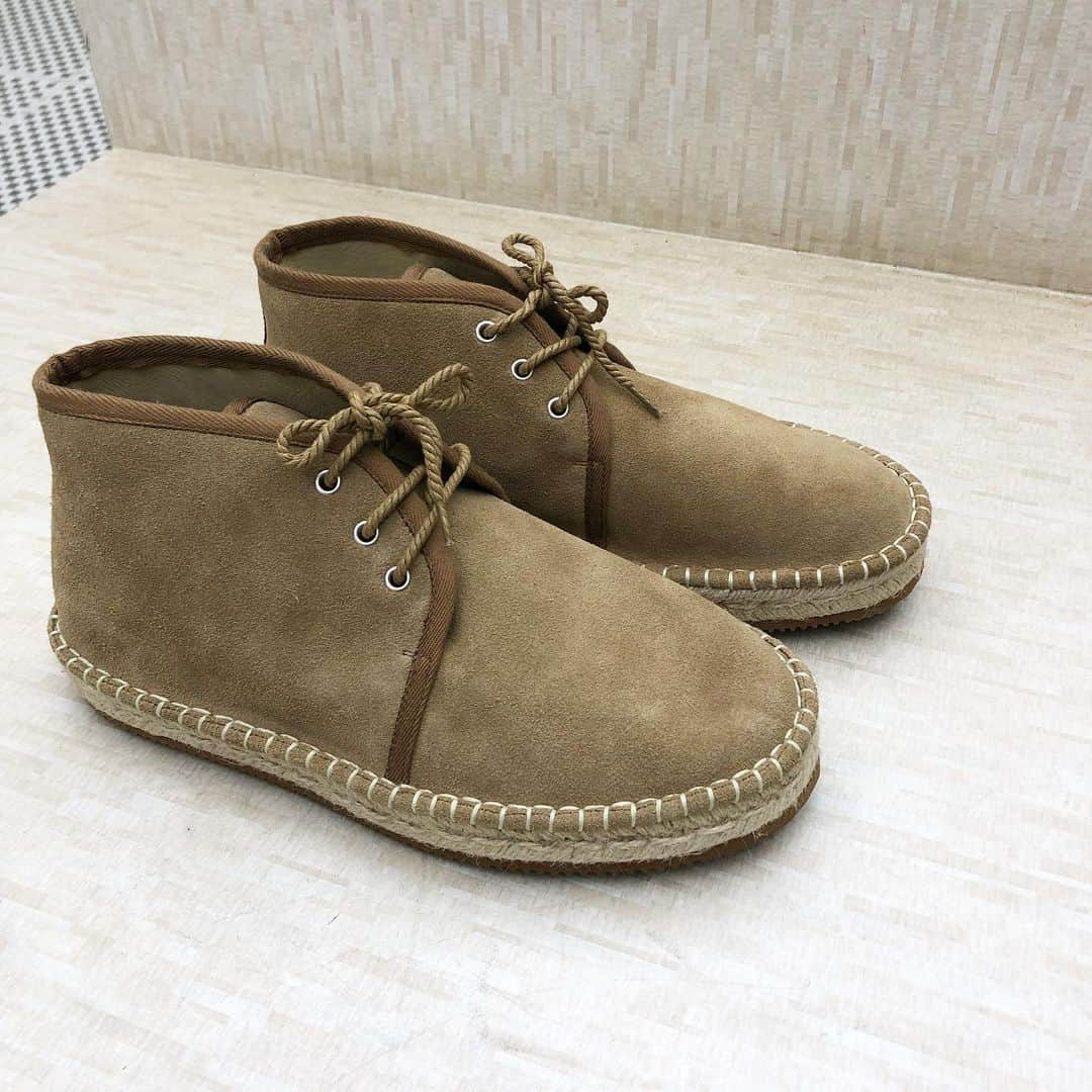 B JIRUSHI YOSHIDAさんのインスタグラム写真 - (B JIRUSHI YOSHIDAInstagram)「【NEW ARRIVAL】 6月8日発売開始 〈nonnative × SUICOKE〉 “SCIENTIST CHUKKA” ・ nonnativeらしいボリューム感のあるアッパーに、ジュートソールを組み合わせたエスパドリーユ仕様のチャッカシューズ。 ・ アウトソールには〈SUICOKE〉オリジナルのソールを採用することで、クラシックな佇まいながら、スニーカーのような快適さも兼ね備えているアイテムです。 ・ 代引き通販も承っております、B印 ヨシダ 成田空港第1ターミナル店までお気軽にお問い合わせ下さい。 ・ PRICE：￥23,000+TAX. COLOR：GREY/BEIGE/BLUE. SIZE：8(26cm)/9(27cm)/10(28cm) . #bjirushiyoshida#B印YOSHIDA #成田 #NARITA#nonnative #suicoke#成田空港 #BEAMS#ビームス#yosidakaban#吉田カバン#ポーター #porter #비지루시요시다 #도쿄 #다이칸야마 #빔스#빔즈 #포터 #데일리룩 #B印YOSHIDAlineup #GS」6月8日 13時32分 - bjirushiyoshida