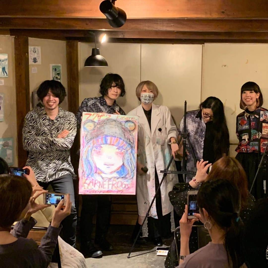 フクザワさんのインスタグラム写真 - (フクザワInstagram)「20190517-0602名古屋個展お越し下さった方ありがとうございました。たのしかった〜載せきれない〜 東名阪無事終了しました番外編8月半ばに福岡個展するので旅行に行きましょうね。 ＃kasure展 #illustration #個展 #名古屋 #展示 #絵 #イラスト #メイシーズ #コヤマヒデカズ #宍戸翼 #earniefrogs #コラボメニュー #サカスプ」6月8日 13時39分 - fuku_zawa