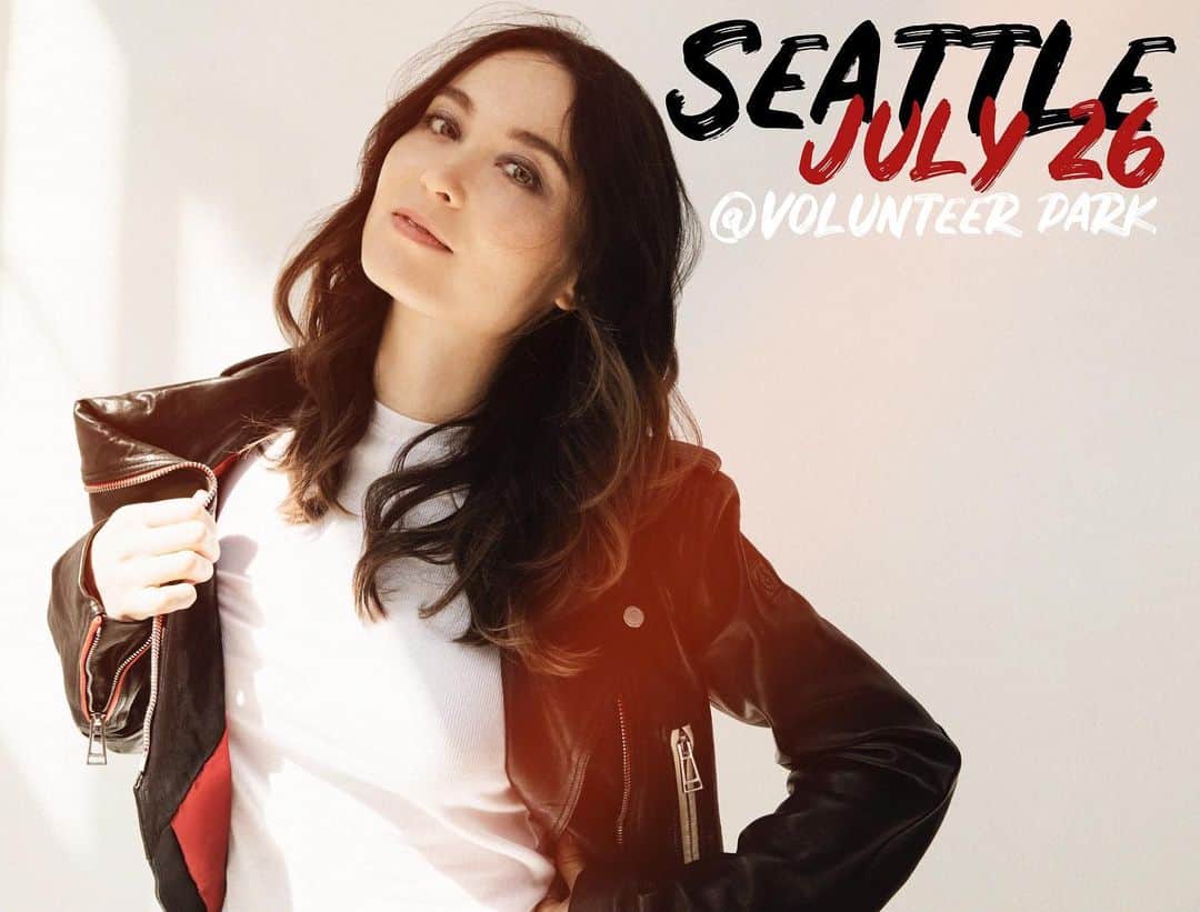 エミ・マイヤーのインスタグラム：「SO EXCITED 😆 havent done a show in Seattle in years! Free and open to the public! July 26th 7pm - 8:30pm Thanks @seattleartmuseum @seattleasainart @vpconservatory for having me // Visit seattleartmuseum.org calendar for more info」