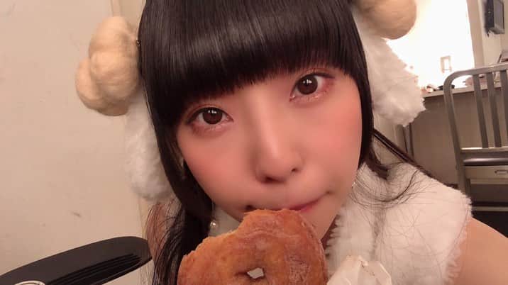 相沢梨紗さんのインスタグラム写真 - (相沢梨紗Instagram)「🍩 . . . #dempagumi #sweets #🍩 #donuts #japan #tokyo #akihabara #risaaizawa #😋」6月8日 13時45分 - risacheeese