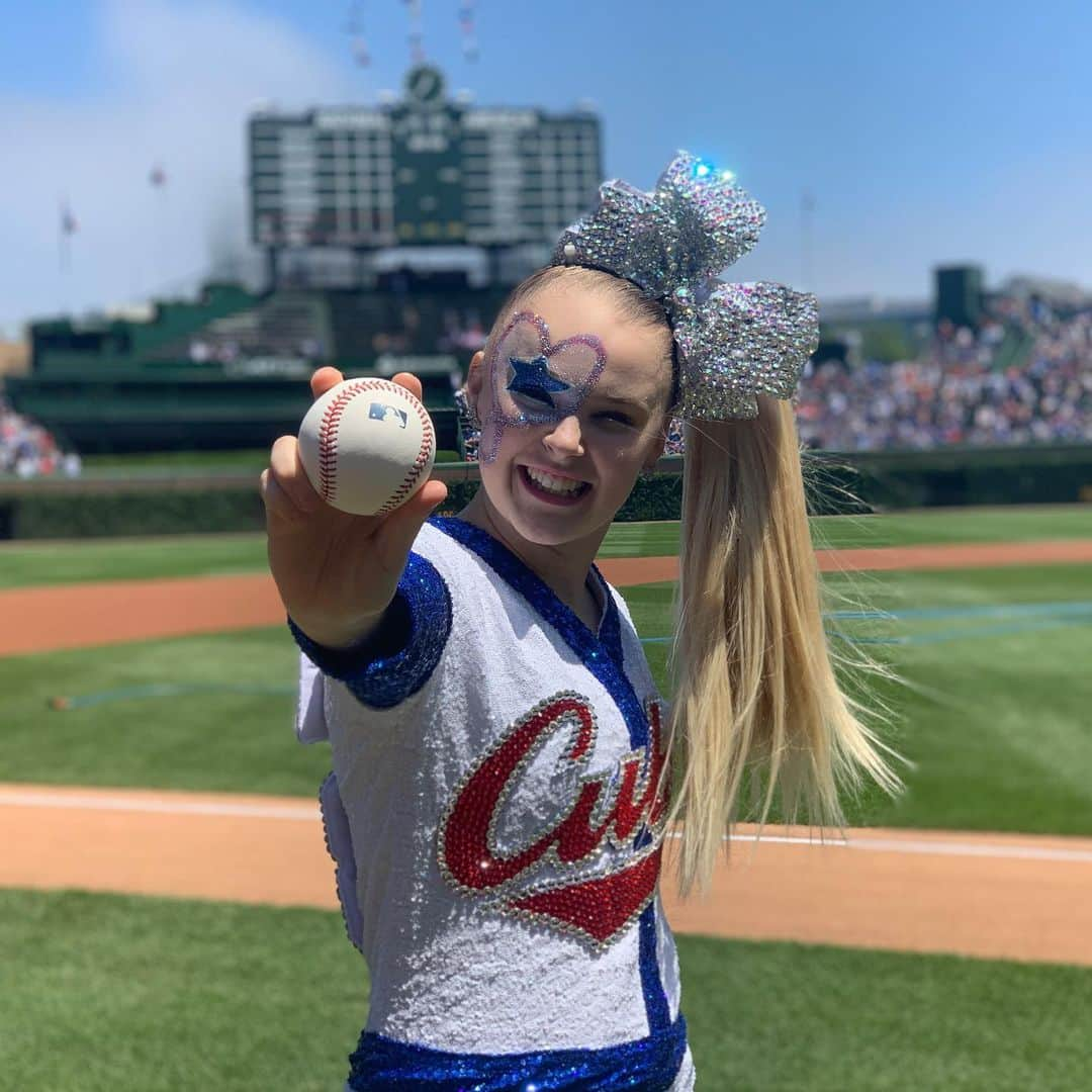 シカゴ・カブスさんのインスタグラム写真 - (シカゴ・カブスInstagram)「A star-studded Friday at the Friendly Confines!」6月8日 5時31分 - cubs