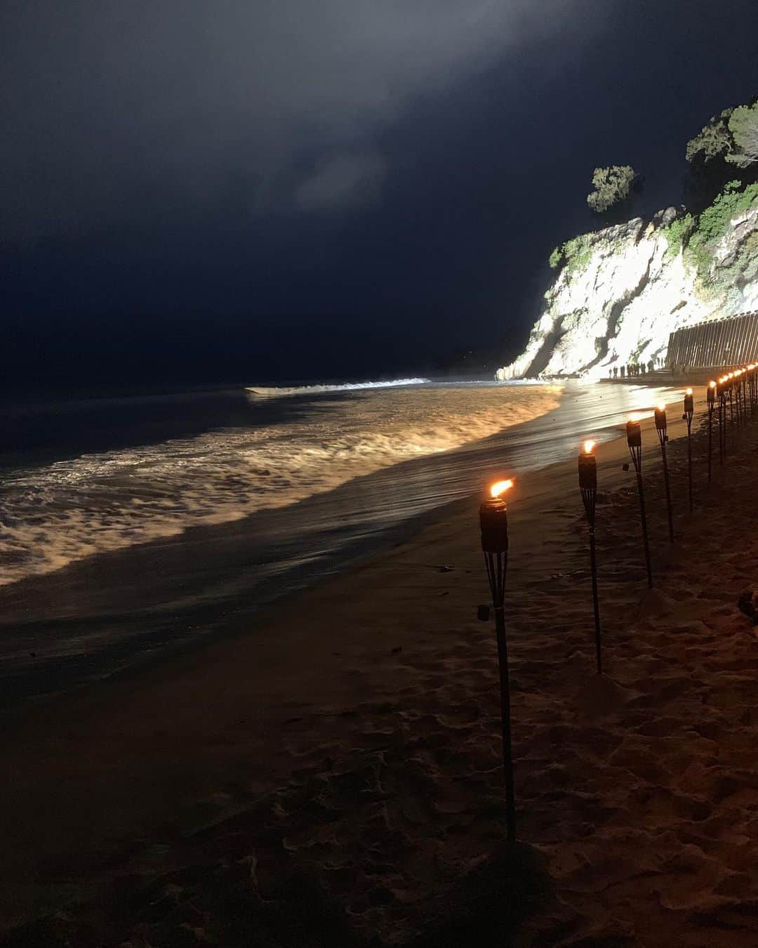 トム・ペインさんのインスタグラム写真 - (トム・ペインInstagram)「Had a very fashionable evening last night at @YSL runway show for their Spring 2020 menswear collection. Beautiful setting and collection. #ysl #anthonyvaccarello」6月8日 5時39分 - thetompayne