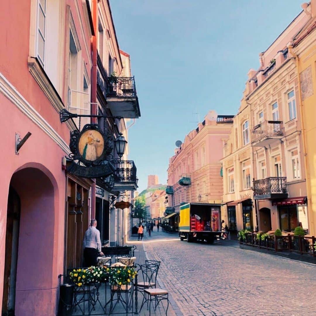 リンジー・モーガンのインスタグラム：「Viva la Vilnius ✨」