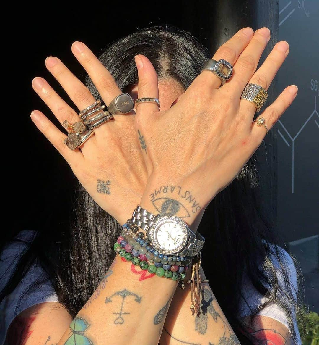 キャサリン ミッシェルさんのインスタグラム写真 - (キャサリン ミッシェルInstagram)「Thank you Alex @createur5 for living happily with Le Tres Petit Bob gold ring on your pinky, your Stardust bracelets always with you. In good company with great designers. Love youuuuu #thisishowitsdone #angel #vision #love #rings #bracelets #silver #feel #Jewelry #designer #bucharest #shopping #boutique」6月8日 5時47分 - catherinemichiels