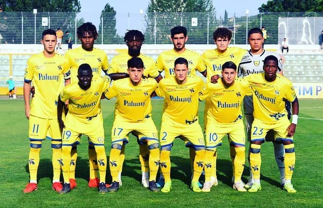 ACキエーヴォ・ヴェローナさんのインスタグラム写真 - (ACキエーヴォ・ヴェローナInstagram)「📷 Le foto di #RomaChievo #FinalEight #PrimaveraTim 💛💙💪💪💪 #together #youth #lagentecomenoinonmollamai #forzaChievo #calcio #seriea」6月8日 5時54分 - acchievoverona