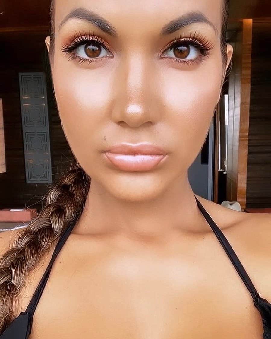 Aylen Aのインスタグラム：「🤳🏽」