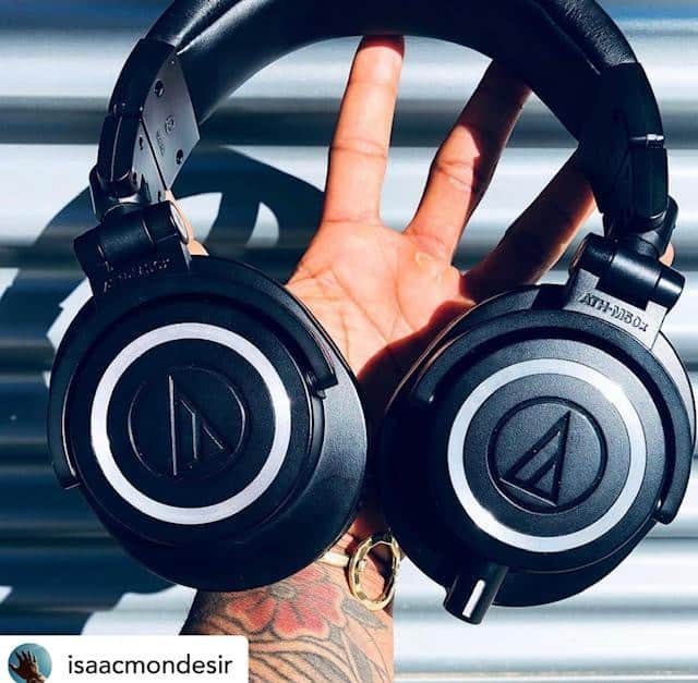 Audio-Technica USAさんのインスタグラム写真 - (Audio-Technica USAInstagram)「#FanPhotoFriday: Our ATH-M50x headphones look good shining in the sun, just in time for the summer. 📷: @Isaacmondesir . . . #AudioTechnica #M50x #ATHM50x #Headphones #SummerTime #Sunshine #AudioGear #MusicGear」6月8日 6時07分 - audiotechnicausa