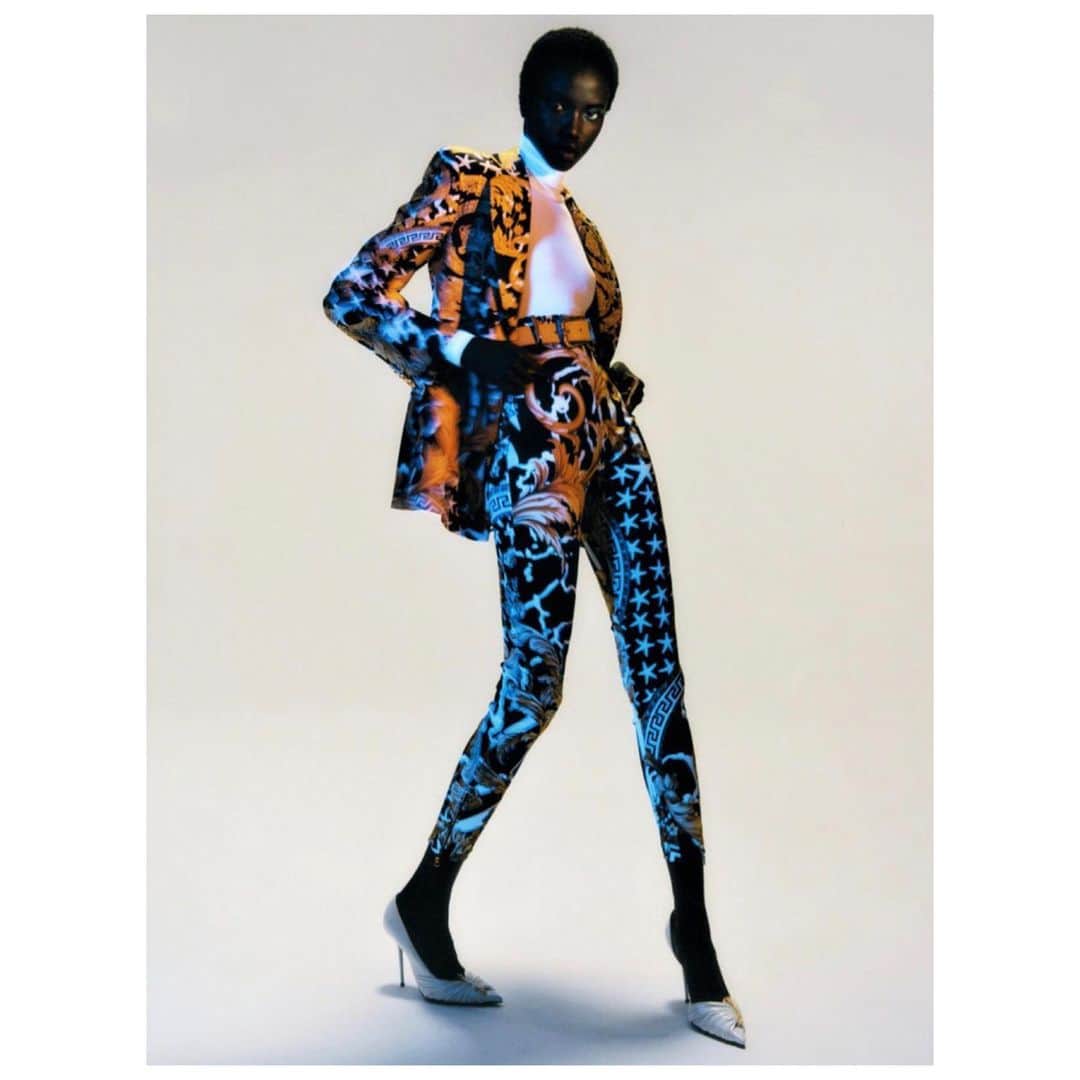 ジャンニヴェルサーチさんのインスタグラム写真 - (ジャンニヴェルサーチInstagram)「Savage Barocco print structured blazer and #VersacePreFall19 printed trousers featured in @vogueparis. #VersaceEditorials _ Photography: @samrocksamrock  Styled by @aleksworo  Model: @anokyai」6月8日 6時09分 - versace