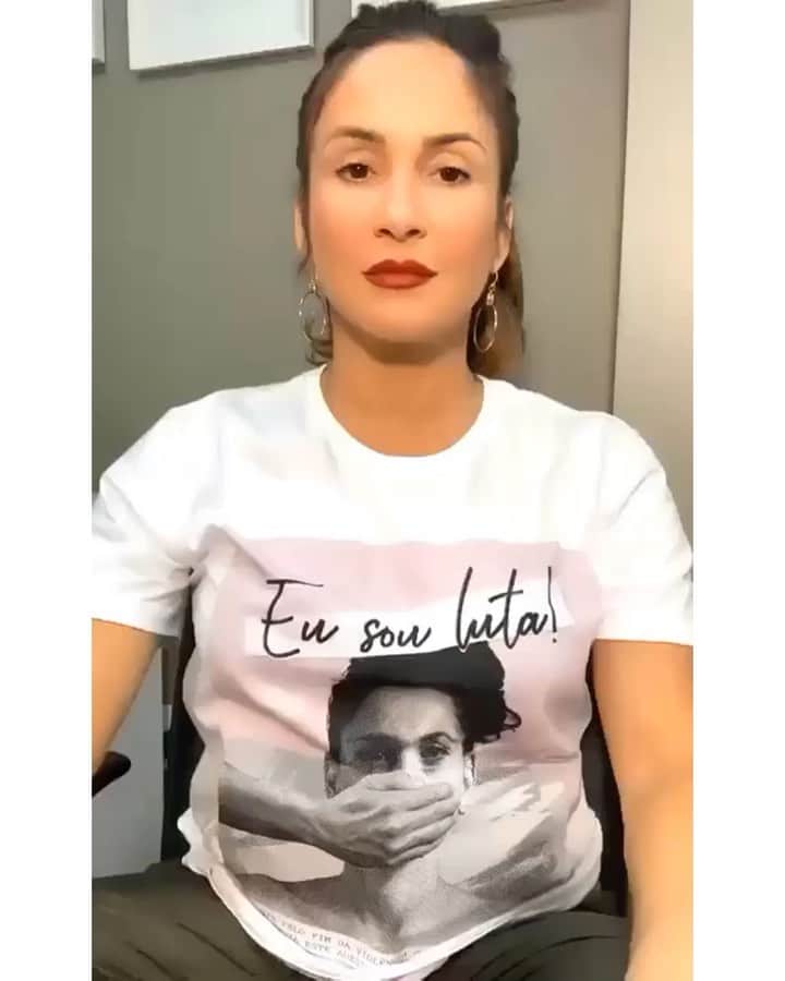 Claudia Leitteのインスタグラム：「Pessoal, quero contar pra vcs que, a partir de agora, eu sou madrinha do projeto #BelezaEscondida. Conheci a iniciativa há cerca de um ano e fiquei encantada com o trabalho. Desde então, conversei muito com a equipe para entender cada detalhe e saber como poderia ter uma atuação mais próxima e hoje posso dizer, feliz, que isso virou realidade!!!! No link da minha bio vcs terão mais detalhes sobre. Clica lá! 😉🌹」