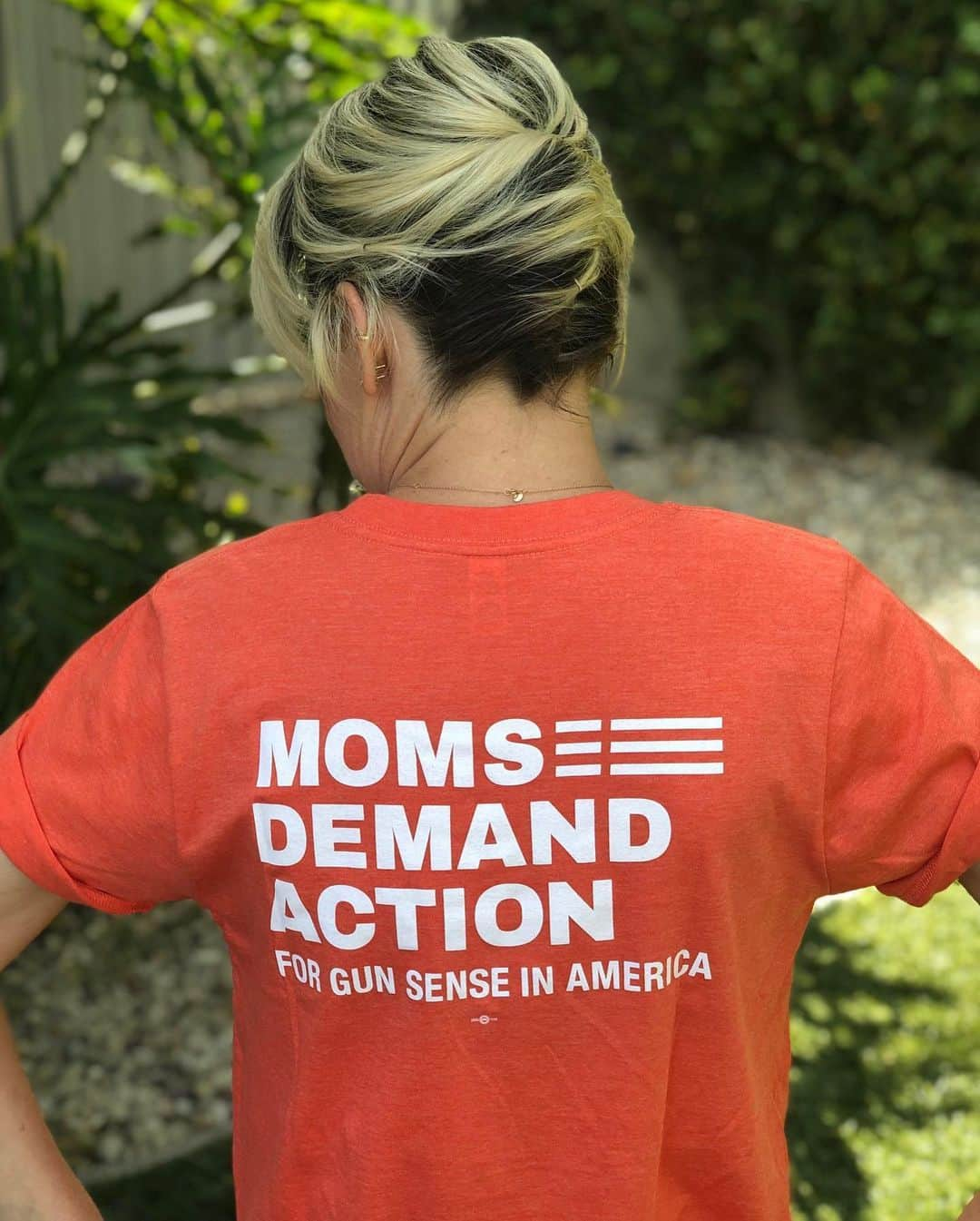 エリザベス・バンクスさんのインスタグラム写真 - (エリザベス・バンクスInstagram)「Join me this National Gun Violence Awareness Day in honoring the victims and survivors of gun violence in America. #WearOrange and share your pic on social media with the #WearOrange hashtag. Learn more with the link in bio.」6月8日 6時30分 - elizabethbanks