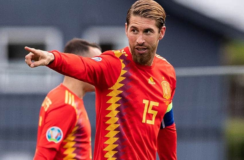 セルヒオ・ラモスさんのインスタグラム写真 - (セルヒオ・ラモスInstagram)「🙏 ⚽️ Para mi hermano. / Dedicated to my brother. #JAReyes #DEP #VamosEspaña 🇪🇦 📸 UEFA / Getty」6月8日 6時47分 - sergioramos