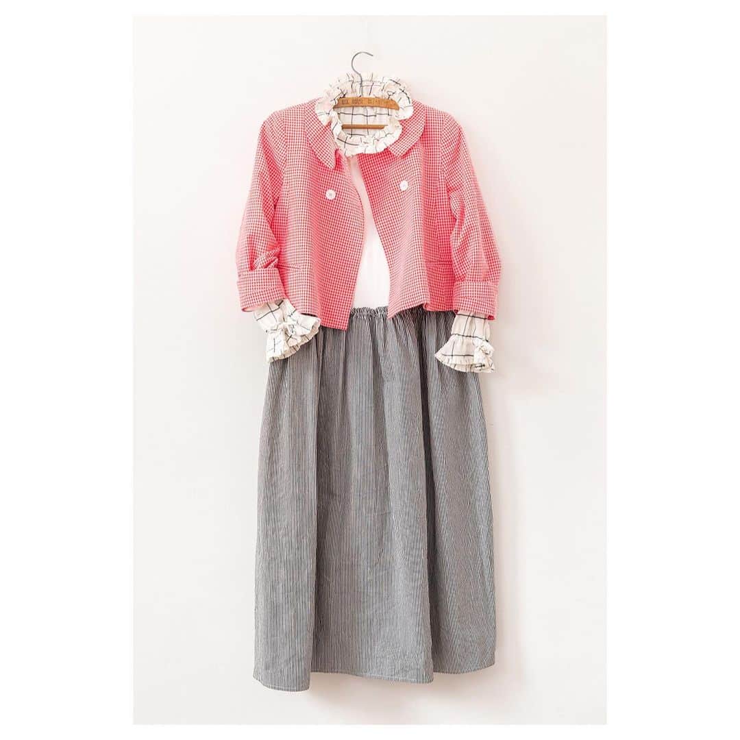 キャベジズ&ローゼズのインスタグラム：「All dressed and ready for the weekend 💖 The newly arrived Hettie Jacket in pink and red seersucker makes a most wonderful OOTD when worn with the Willie Dress in Candy Stripe Black and the Blondie Blouse in Brushed Check Japanese Cotton 👉Swipe to See more and Tap to Shop👈#newin #taptoshop #seersucker #japanesecotton #britishmade #britishmadefashion #candystripe #sustainablefashion #cabbagesandroses #cabbagesandrosesfashion @christina_strutt @cabbagesandroses_shop」