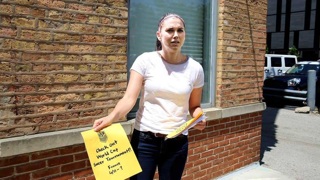 ジ・オニオンさんのインスタグラム写真 - (ジ・オニオンInstagram)「U.S. Women’s Soccer Team Handing Out Flyers To Advertise World Cup Tournament⠀ ⠀ Visit link in bio for full story.⠀」6月8日 7時00分 - theonion