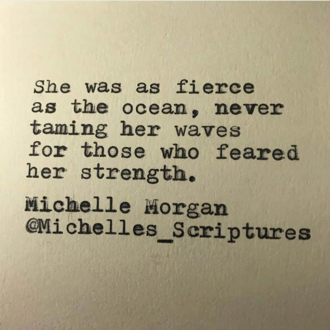 チェルシー・ハンドラーさんのインスタグラム写真 - (チェルシー・ハンドラーInstagram)「#repost @michelles_scriptures - This is for all the women out there who I admire.」6月8日 6時54分 - chelseahandler