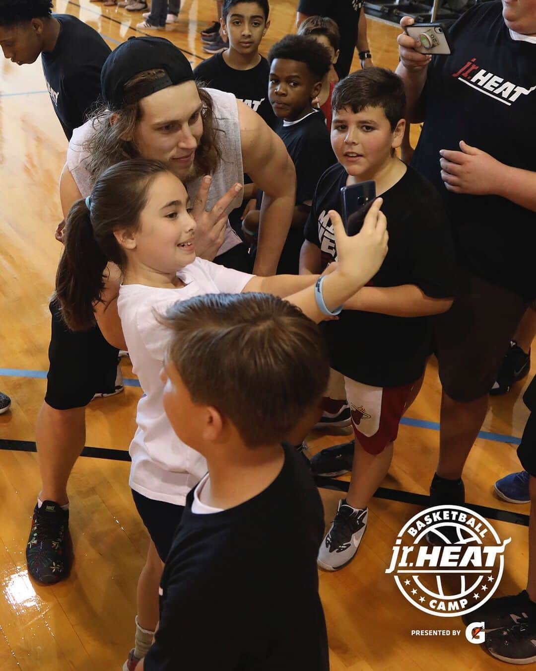 Miami HEATさんのインスタグラム写真 - (Miami HEATInstagram)「Guess who’ll be hangin’ out next week at @jrmiamiheat Summer Camp?  A limited number of spots remain to meet and learn from @KellyOlynyk at Cooper City High School. Camp opens Monday morning - visit the link in our bio to sign up ASAP!」6月8日 7時07分 - miamiheat