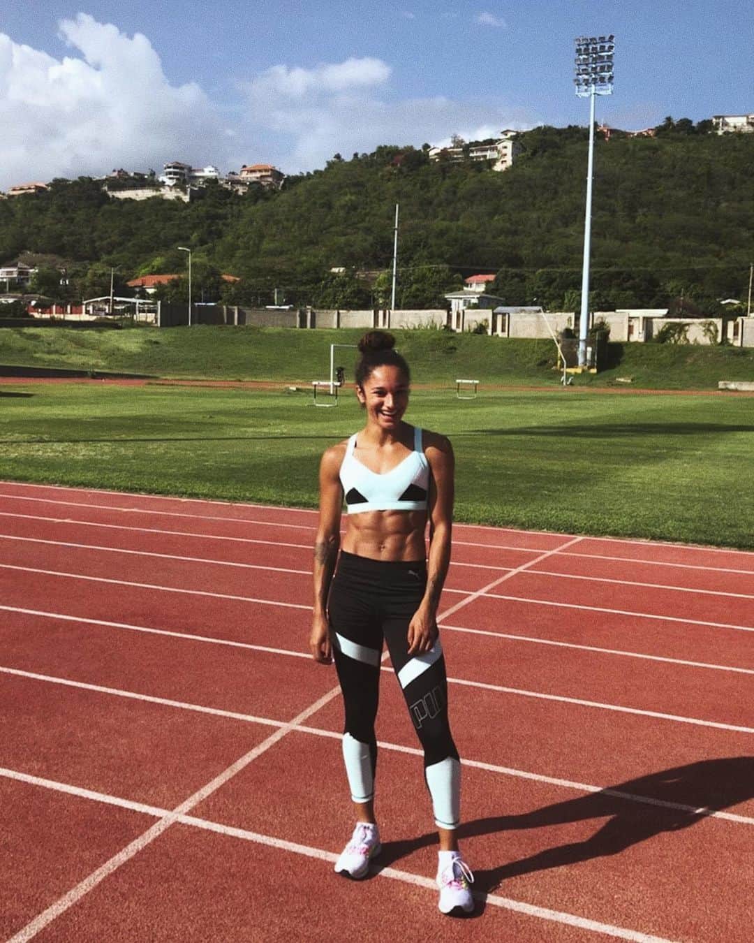 ジョディ・ウィリアムズのインスタグラム：「Ready to roll tomorrow evening!🏃🏽‍♀️」