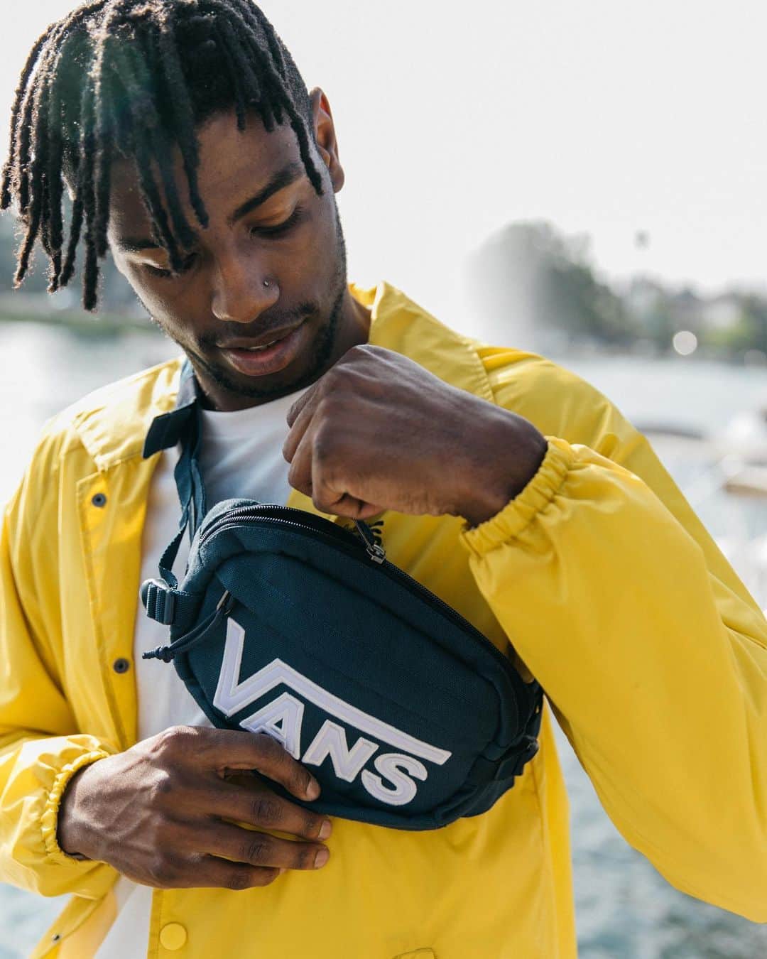 vansさんのインスタグラム写真 - (vansInstagram)「The Aliso Hip Pack and the Torrey Coaches Jacket make the perfect pair this season. Shop now at vans.com or your local store.」6月8日 7時18分 - vans