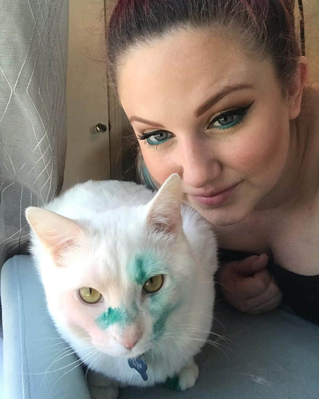 モヒートさんのインスタグラム写真 - (モヒートInstagram)「Twinning makeup today with mommy #derpycat #beautyguru #motd」6月8日 7時24分 - mojito_rose_family