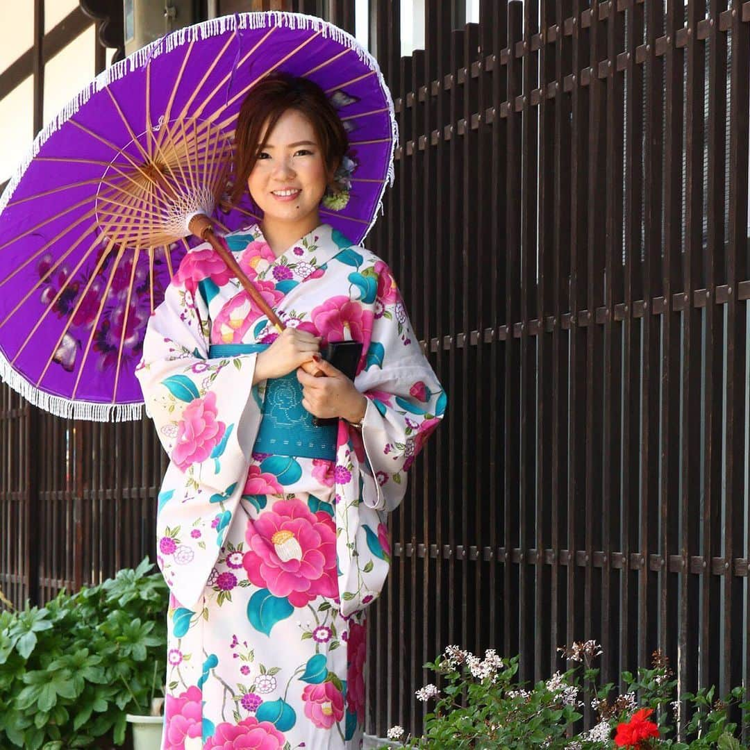 木曽漆器祭・奈良井宿場祭のインスタグラム：「昨日より開催中！木曽漆器祭・奈良井宿場祭！！ . 本日は、いよいよフォトコンテスト開催。今年から「インスタグラム投稿部門」を新設。 . 選ばれた8名の方には、3,000円の商品券を進呈します。 . #奈良井宿場祭 #きもの町歩き2019 ふたつのハッシュタグを付けて、どしどしご参加くださいね。 . #木曽漆器祭 #奈良井宿場祭 #長野 #信州 #木曽路 #奈良井宿 #木曽漆器 #漆器 #漆器のある暮らし #和食器 #和食器好き #食器好きな人と繋がりたい #テーブルコーディネート #ていねいな暮らし #旅行好きな人と繋がりたい​ #着物 #フォトコンテスト #ポートレート #写真好きな人と繋がりたい​ #中山道 #和風 #旅 #木曽 #日本遺産 #伝統工芸 #着物コーデ」