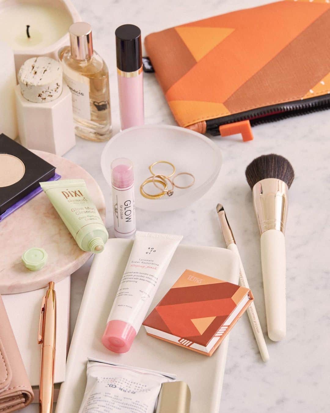 ipsyさんのインスタグラム写真 - (ipsyInstagram)「Orange you gonna want to take that Glam bag everywhere you go? It fits all your beauty ride-or-dies. || @sugarcosmetics @pixibeauty @soroci @glowforacause @tetris_official || #ipsy #ipsyblockparty」6月8日 7時34分 - ipsy