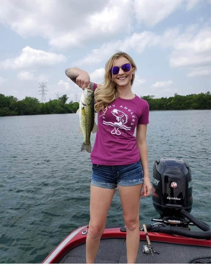 Filthy Anglers™さんのインスタグラム写真 - (Filthy Anglers™Instagram)「Who remembers their first bass? Honestly I think I was to young, maybe 3yrs old. Alright, it’s Filthy Female Friday my friends, and we have first timer on our page @taylor_huffman09 with her first bass wearing her filthy women’s T-shirt. Safe to say there’s going to be plenty more to come! Congrats on the catch Taylor, you are Certified Filthy, message us to join the team today. www.filthyanglers.com  #fishing #catchandrelease #bassfishing #filthyanglers #largemouthbass #getoutside #anglerapproved #outdoors #teamfilthy  #lakelife #salmon #trout #bigfish #ladyangler #girlswhofish」6月8日 8時01分 - filthyanglers