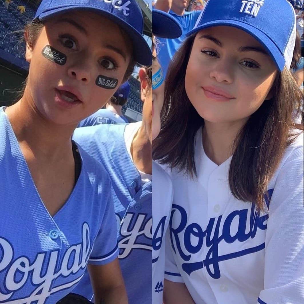 Always With Selenaのインスタグラム：「ROYAL」
