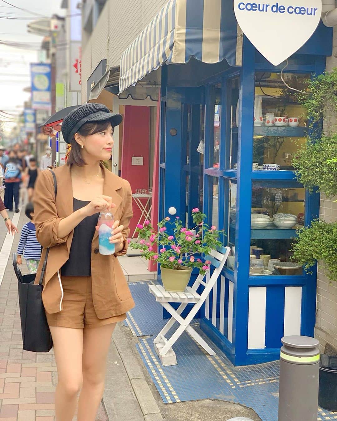 のインスタグラム：「おはよん🥺💕 . 最近むし暑くて休日は帽子と水分補給は必須ですね🌞💦 . 最近よく飲んでるお水がこれ🙆 ナチュラルローソンに売っててパケ買いしたプラズマ解離水☺️💕 . パッケージがとにかく可愛い🥺✨ . しかもこれ、細胞を潤す解離水✨ お化粧での保湿も大事だけど、体内に取り入れるものでも、きちんとお肌のケアをできるのが嬉しい🙆❤️ . しかもすごい飲みやすくて、やわらかいお水☺️ これからたくさんお水取らなきゃだし、毎日飲んでケアしていきたいな🥺💕 . 今日も素敵な一日になりますように💕 . #プラズマ解離水 #細胞を潤す水 #解離水 #お肌にうるおい #乾燥肌 #熱中症 #ナチュラルローソン #ナチュロー #water #水 #healthylifestyle #healthy #健康 #health #スキンケア #fashion #コーデ #休日コーデ #コーディネート#pr #ファッション #吉祥寺 #kichijoji #セットアップ #韓国ファッション #美容 #美容ドリンク #ビューティー」