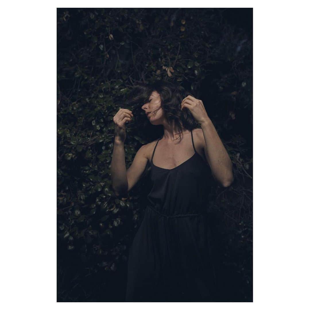 ナタリア・コルドバ・バックリーのインスタグラム：「Emily Athena, longtime friend/sister and sexuality educator/healer is holding an online course called “Radically Redefining Sex”. I am signed up and so excited to blossom with the guidance of her incomparable wisdom on this subject. It’s six weeks and it starts this Sunday June 9.  If you’re ready to bring your sexuality into alignment with the rest of who you are, I hope you’ll join her, me and other people on this transformative journey.  Got to the Link on her bio to learn more and apply. Read below to understand what it’s all about. • • •  Words from @emily_athena ... Perhaps you’re a woman who eats well, drinks lots of water, exercises, and meditates, but if you’re feeling unfulfilled, disconnected, frustrated, or perplexed around mediocre or nonexistent sex, or tolerating painful sex, pleasure-less sex or sex that your body just doesn’t want, then there’s still a deep part of you that is out of alignment with your healthy, growth-oriented path. ⠀ Pretending that everything is OK is robbing you of the very vital energy that you crave. It takes a lot of energy to suppress and pretend. On the flip side though, there is a wellspring of power in discovering and claiming your pleasure and boldly living that into the world. The very passion that you are yearning for arises out of this risky, vulnerable place. ⠀ Deep pleasure is entirely an inside job. It’s about getting in touch with the unique way that you move through the world, what enlivens you, what brings you joy, how you play and a sensual connection with your animal body. None of this requires a partner and, in fact, it all begins from intimacy and connection with self. ⠀ I hope you’ll join us.」