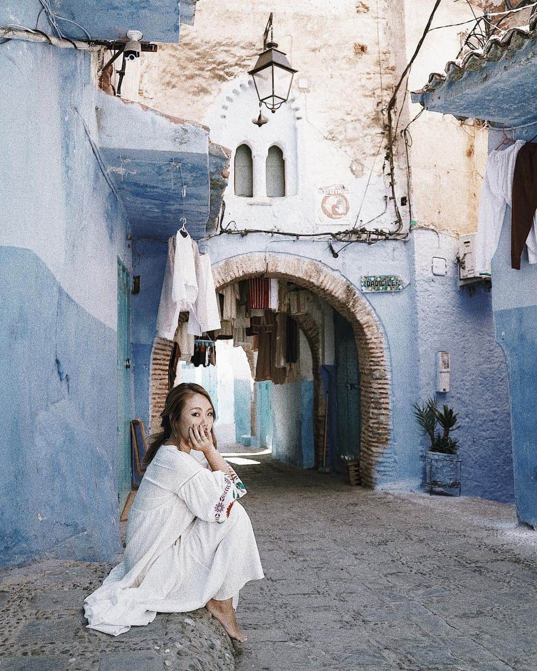 Manamiさんのインスタグラム写真 - (ManamiInstagram)「📍Chefchaouen ㅤ シャウエンは人の少ない早朝に歩き回るのがおすすめ🌞 モロッコ人は写真に写る事を嫌う人が多いので 撮影の時は注意☝🏽 ㅤ 📸 @fanfanirene」6月8日 8時33分 - manashika