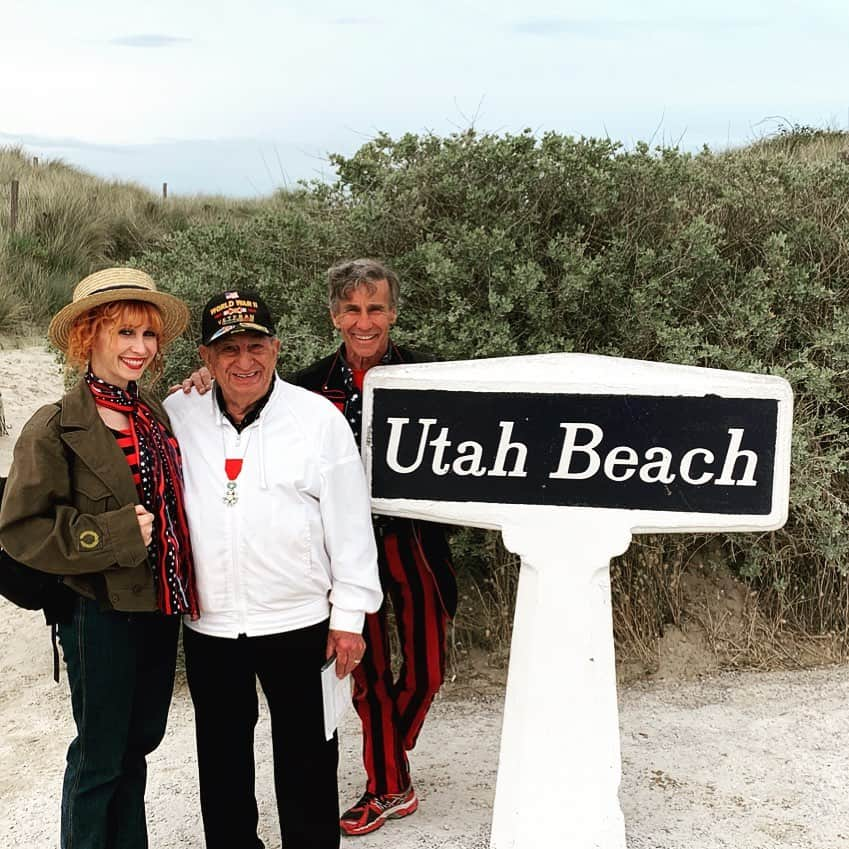 ボニー・モーガンさんのインスタグラム写真 - (ボニー・モーガンInstagram)「3 generations of my family visiting Utah Beach where my Uncle Irving landed and fought for freedom 75 years ago! I’m wearing my Grandfather Barney’s Eisenhower jacket that he wore in the war #utahbeach #normandy #ww2 #hero #irvinglocker #vivelibre #nationaltreasure #livinghistory #adventuresofbendybonnie #adventuresofbonanddad #bendybonnie」6月8日 8時42分 - bendybonnie