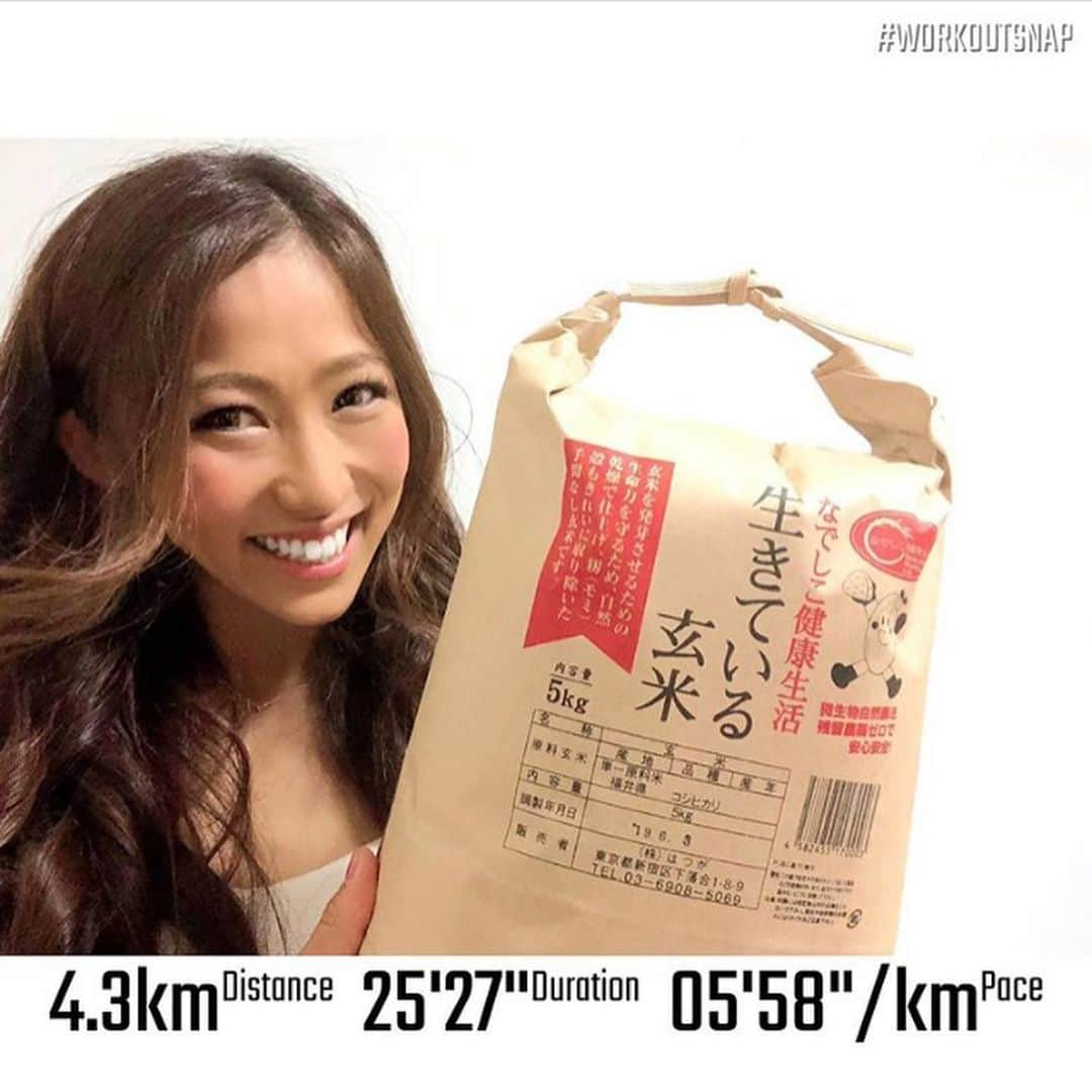 なでしこ健康生活さんのインスタグラム写真 - (なでしこ健康生活Instagram)「Repost from @tomomi_fitness  私のカラダ👙を作ってくれている. 🍴😋 #なでしこ健康生活 🍚💕. @nadeshiko_healthy_life . 今回ボディメイクの大会に出場させて頂き改めて食事の大切さを実感しました🍽✨ . そして私がほぼノンストレスで絞れたのはいつもの食生活のおかげだな！と☺️✨ . 塩抜きはさすがに味の面で辛かったけど🤭💦← . 私が本当にオススメするのは玄米生活🌾. この「生きている玄米」✨ . 玄米生活を初めてから. 減量意識して脂質と糖質は抑えるように意識してたんだけど. 空腹のストレスとか甘い物食べたいよ～って欲求とか🍬🍭🍩. お腹空きすぎて大変って事は一切ありませんでした🙆🏻👌✨ . だから大会後にドカ食いとかもしなくて. ただ水分を摂ることの幸せを噛み締めておりました😂😂😂 . #身体は食べ物でできている . 本当にその通りなんですよ！！✨ . 気になる方、是非一度食べてみてください☺️✨. @nadeshiko_healthy_life . #なでしこ健康生活 #発芽玄米 #玄米  #ともめし #T&M  #走れるトレーナー #尾藤朋美 #28歳の挑戦  #夢 は大きく #サハラマラソン #日本人女性 #優勝 舞台は #サハラ砂漠 🐫 #フルマラソン #サブ3 #トレイルランナー #トレイルラン #トレラン #トレラン女子 #パーソナルトレーナー」6月8日 8時58分 - nadeshiko_healthy_life