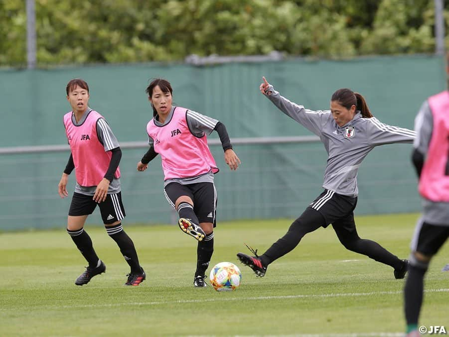 日本サッカー協会さんのインスタグラム写真 - (日本サッカー協会Instagram)「初戦まであと3日に迫った6/7(金)、なでしこジャパンはメディア公開でトレーニングを実施しました！ ・ ✍️JFA.jpでは、活動レポートを掲載中！ ・ ＜FIFA女子ワールドカップフランス2019＞ なでしこジャパン🇯🇵試合日程  6/10 25:00 vsアルゼンチン🇦🇷 6/14 22:00 vsスコットランド🏴󠁧󠁢󠁳󠁣󠁴󠁿 6/20 04:00 vsイングランド🏴󠁧󠁢󠁥󠁮󠁧󠁿 📺フジテレビ系列、NHK BS、J SPORTSで生中継！ ・ #nadeshiko #世界のなでしこ #なでしこジャパン#FIFAWWC」6月8日 14時44分 - japanfootballassociation