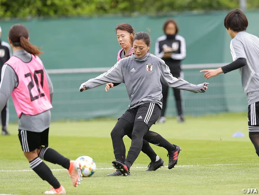 日本サッカー協会さんのインスタグラム写真 - (日本サッカー協会Instagram)「初戦まであと3日に迫った6/7(金)、なでしこジャパンはメディア公開でトレーニングを実施しました！ ・ ✍️JFA.jpでは、活動レポートを掲載中！ ・ ＜FIFA女子ワールドカップフランス2019＞ なでしこジャパン🇯🇵試合日程  6/10 25:00 vsアルゼンチン🇦🇷 6/14 22:00 vsスコットランド🏴󠁧󠁢󠁳󠁣󠁴󠁿 6/20 04:00 vsイングランド🏴󠁧󠁢󠁥󠁮󠁧󠁿 📺フジテレビ系列、NHK BS、J SPORTSで生中継！ ・ #nadeshiko #世界のなでしこ #なでしこジャパン#FIFAWWC」6月8日 14時44分 - japanfootballassociation