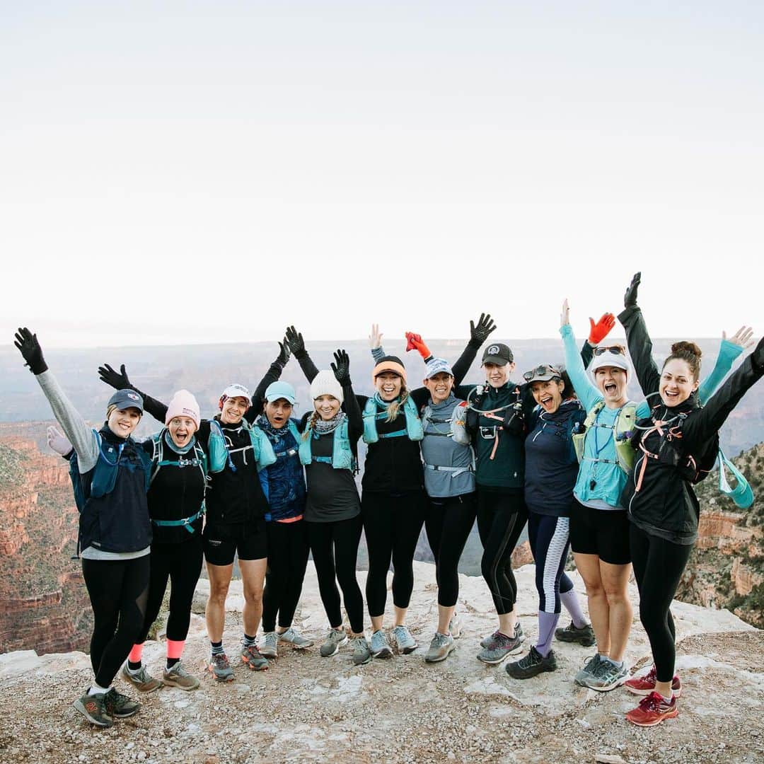 Simple Green Smoothiesさんのインスタグラム写真 - (Simple Green SmoothiesInstagram)「Spent some time reflecting on our 5-day Grand Canyon adventure with these amazing rawkstars. It takes a certain type of person to train for the rim-to-rim-to-rim, where we cover 47 miles, 11,000 feet elevation gain and 11,000 elevation loss in just two days. . ( We all agreed this even was harder than childbirth, but absolutely worth it. )  Lesson: hard things are worth doing. . We started into the canyon in snow, ran under waterfalls, went 7 miles through scorching hot deserts and then climbed 9 miles of switchbacks. . Then we did it all over again the next day. Lesson: you can always take one more step. . As hard as the rim-to-rim-to-rim is, it’s also the most rewarding trek I’ve ever done. You realize just how tough, strong and capable you are... and how beautiful the world can be. God truly created a masterpiece with this canyon! . If your heart is tugging at you to step outside your comfort zone, to do something wild and crazy and to find your grit- we’ve got something you wanna hear about... . We’ve decided to do one last adventure this October to the canyon. This is it- so if you’re at all interested in training to run/hike the Grand Canyon with your fellow rawkstars... sign up soon. We’ve only got 3 spots left and I know they will go to the right people. Is the canyon calling you? If so, sign up through the link in my bio or here: https://sgs.to/retreat . . Amazing pics by @nicolerupephotography (she’s the BEST!!!) . #mapmyrun #fuelyourpassion #simplegreensmoothies」6月8日 9時14分 - simplegreensmoothies