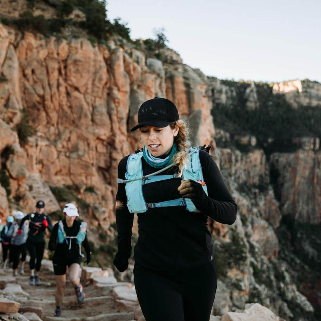 Simple Green Smoothiesさんのインスタグラム写真 - (Simple Green SmoothiesInstagram)「Spent some time reflecting on our 5-day Grand Canyon adventure with these amazing rawkstars. It takes a certain type of person to train for the rim-to-rim-to-rim, where we cover 47 miles, 11,000 feet elevation gain and 11,000 elevation loss in just two days. . ( We all agreed this even was harder than childbirth, but absolutely worth it. )  Lesson: hard things are worth doing. . We started into the canyon in snow, ran under waterfalls, went 7 miles through scorching hot deserts and then climbed 9 miles of switchbacks. . Then we did it all over again the next day. Lesson: you can always take one more step. . As hard as the rim-to-rim-to-rim is, it’s also the most rewarding trek I’ve ever done. You realize just how tough, strong and capable you are... and how beautiful the world can be. God truly created a masterpiece with this canyon! . If your heart is tugging at you to step outside your comfort zone, to do something wild and crazy and to find your grit- we’ve got something you wanna hear about... . We’ve decided to do one last adventure this October to the canyon. This is it- so if you’re at all interested in training to run/hike the Grand Canyon with your fellow rawkstars... sign up soon. We’ve only got 3 spots left and I know they will go to the right people. Is the canyon calling you? If so, sign up through the link in my bio or here: https://sgs.to/retreat . . Amazing pics by @nicolerupephotography (she’s the BEST!!!) . #mapmyrun #fuelyourpassion #simplegreensmoothies」6月8日 9時14分 - simplegreensmoothies