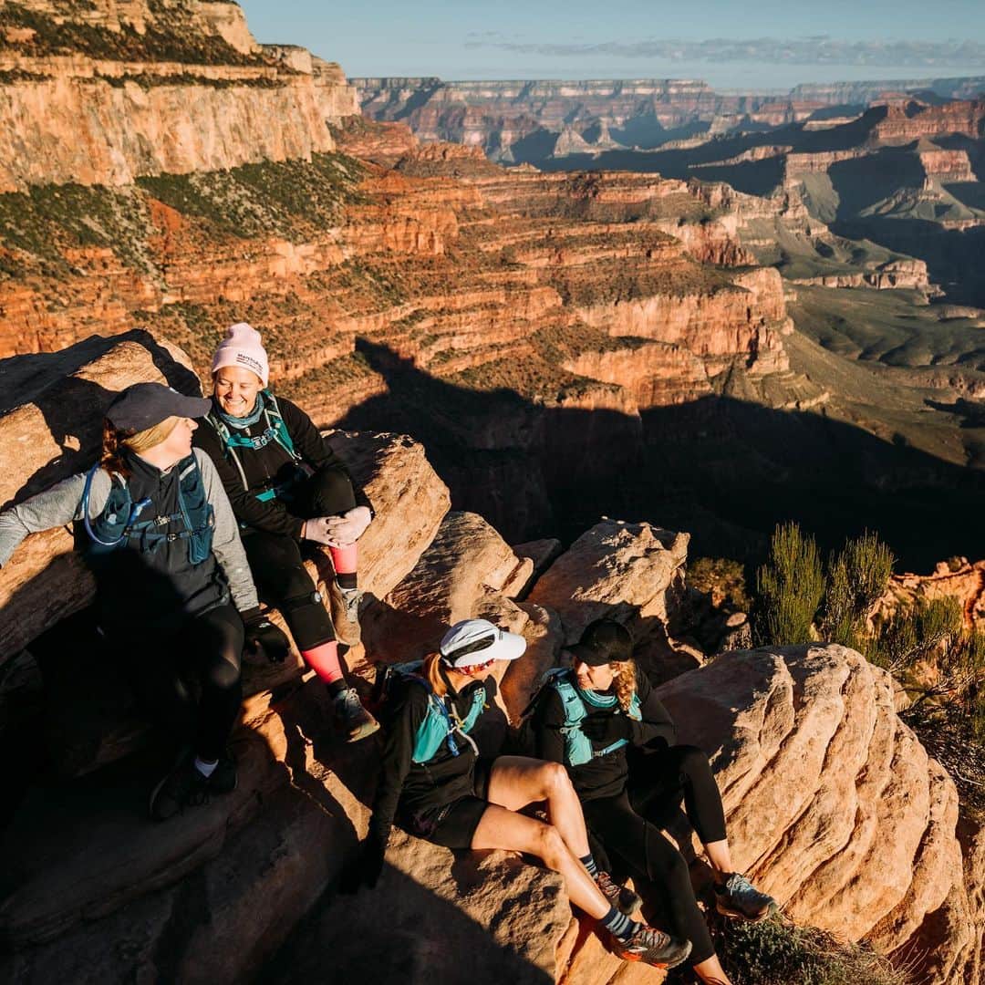 Simple Green Smoothiesさんのインスタグラム写真 - (Simple Green SmoothiesInstagram)「Spent some time reflecting on our 5-day Grand Canyon adventure with these amazing rawkstars. It takes a certain type of person to train for the rim-to-rim-to-rim, where we cover 47 miles, 11,000 feet elevation gain and 11,000 elevation loss in just two days. . ( We all agreed this even was harder than childbirth, but absolutely worth it. )  Lesson: hard things are worth doing. . We started into the canyon in snow, ran under waterfalls, went 7 miles through scorching hot deserts and then climbed 9 miles of switchbacks. . Then we did it all over again the next day. Lesson: you can always take one more step. . As hard as the rim-to-rim-to-rim is, it’s also the most rewarding trek I’ve ever done. You realize just how tough, strong and capable you are... and how beautiful the world can be. God truly created a masterpiece with this canyon! . If your heart is tugging at you to step outside your comfort zone, to do something wild and crazy and to find your grit- we’ve got something you wanna hear about... . We’ve decided to do one last adventure this October to the canyon. This is it- so if you’re at all interested in training to run/hike the Grand Canyon with your fellow rawkstars... sign up soon. We’ve only got 3 spots left and I know they will go to the right people. Is the canyon calling you? If so, sign up through the link in my bio or here: https://sgs.to/retreat . . Amazing pics by @nicolerupephotography (she’s the BEST!!!) . #mapmyrun #fuelyourpassion #simplegreensmoothies」6月8日 9時14分 - simplegreensmoothies