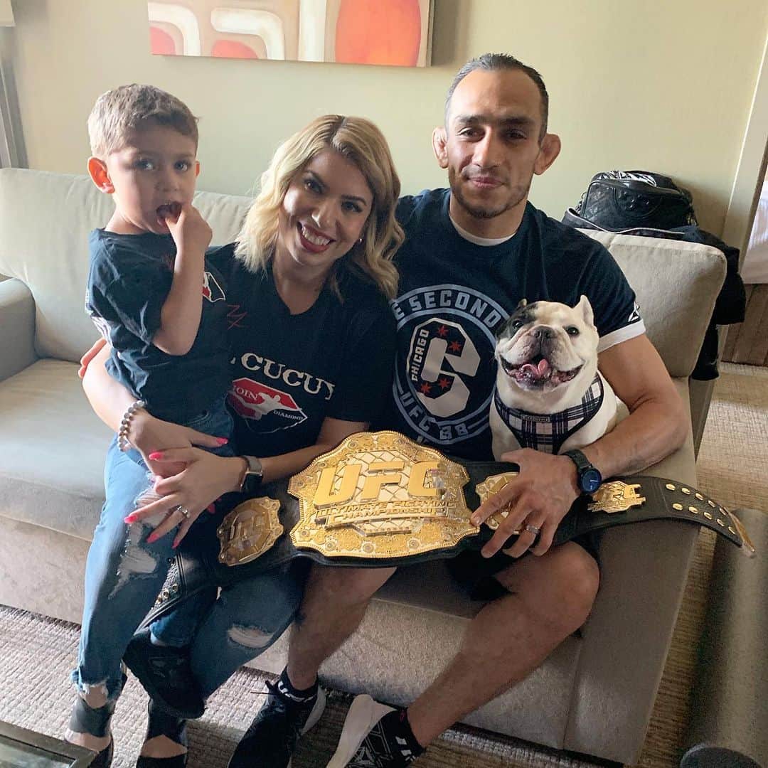 Manny The Frenchieのインスタグラム：「Thanks for hanging out with me @tonyfergusonxt @xtfergie . Hope you liked the wet kisses. #ufc #chicago #ufcchicago #ufc238 #chitown @ufc」