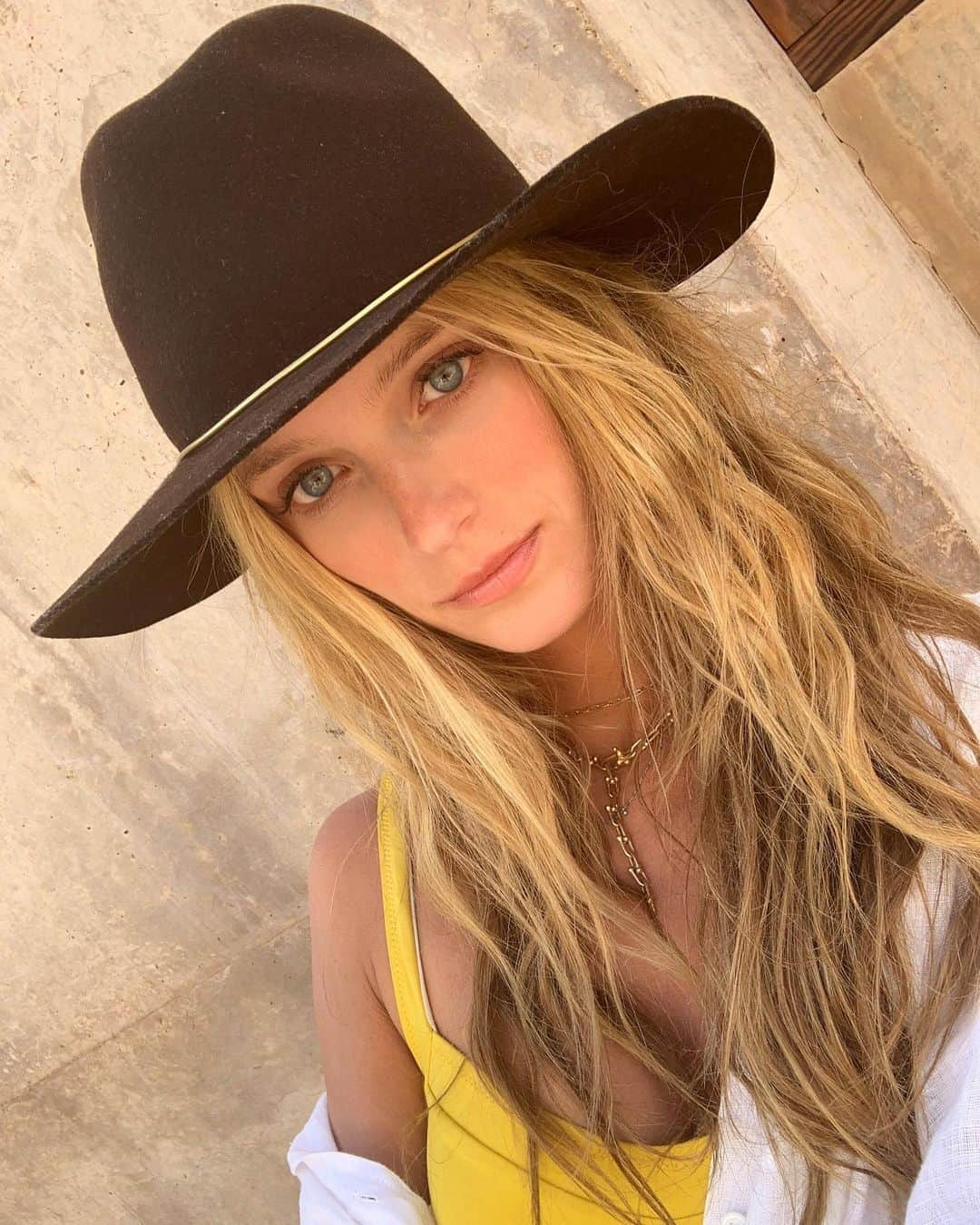 ケイト・ボックさんのインスタグラム写真 - (ケイト・ボックInstagram)「Cowboy Kate. 🌵🌵🌵 Really into these Utah desert vibes. #amangiri」6月8日 9時28分 - katelove