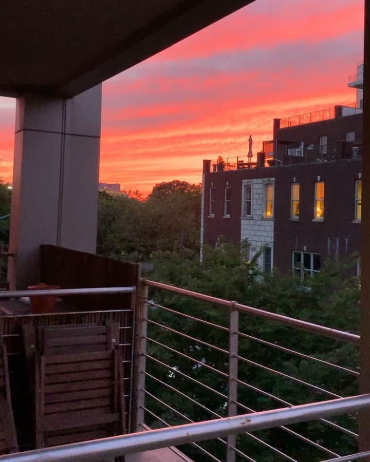 松山智一のインスタグラム：「Broooooooklyn 🌅  地元の気持ちいい時期。」