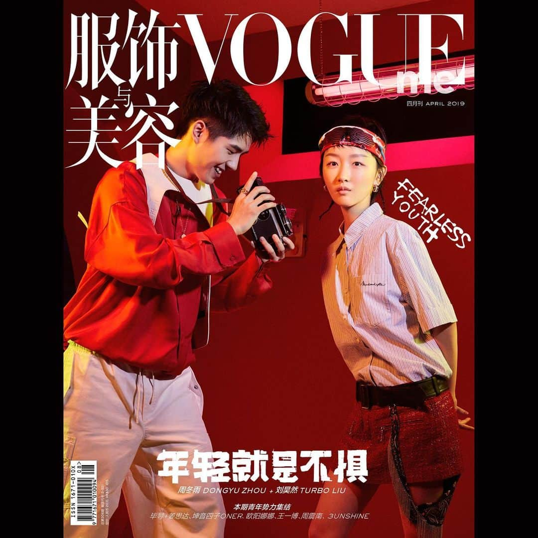 レスリー・キーさんのインスタグラム写真 - (レスリー・キーInstagram)「VOGUE Me CHINA April 2019 @Vogue me @voguechina Cover story  featuring @zhoudongyu and @liuhaoran_turbo  Photographed by @lesliekeesuper  Styling by @austinconowang  Hair by @bonbonzhangfan  #voguemechina #vogueme #fashion #zhoudongyu #turboliu #lesliekee」6月8日 9時42分 - lesliekeesuper