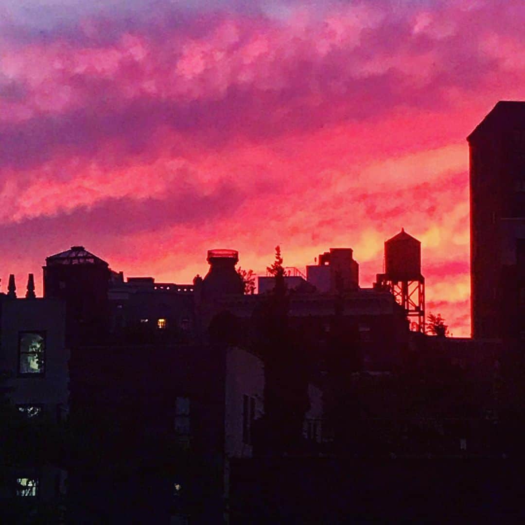 JULIEN D'YSさんのインスタグラム写真 - (JULIEN D'YSInstagram)「New York burning #sunset 🔥❤️ rougeur du soir espoir ❤️#8:40pm #newyork#fryday June 7 19」6月8日 9時44分 - juliendys