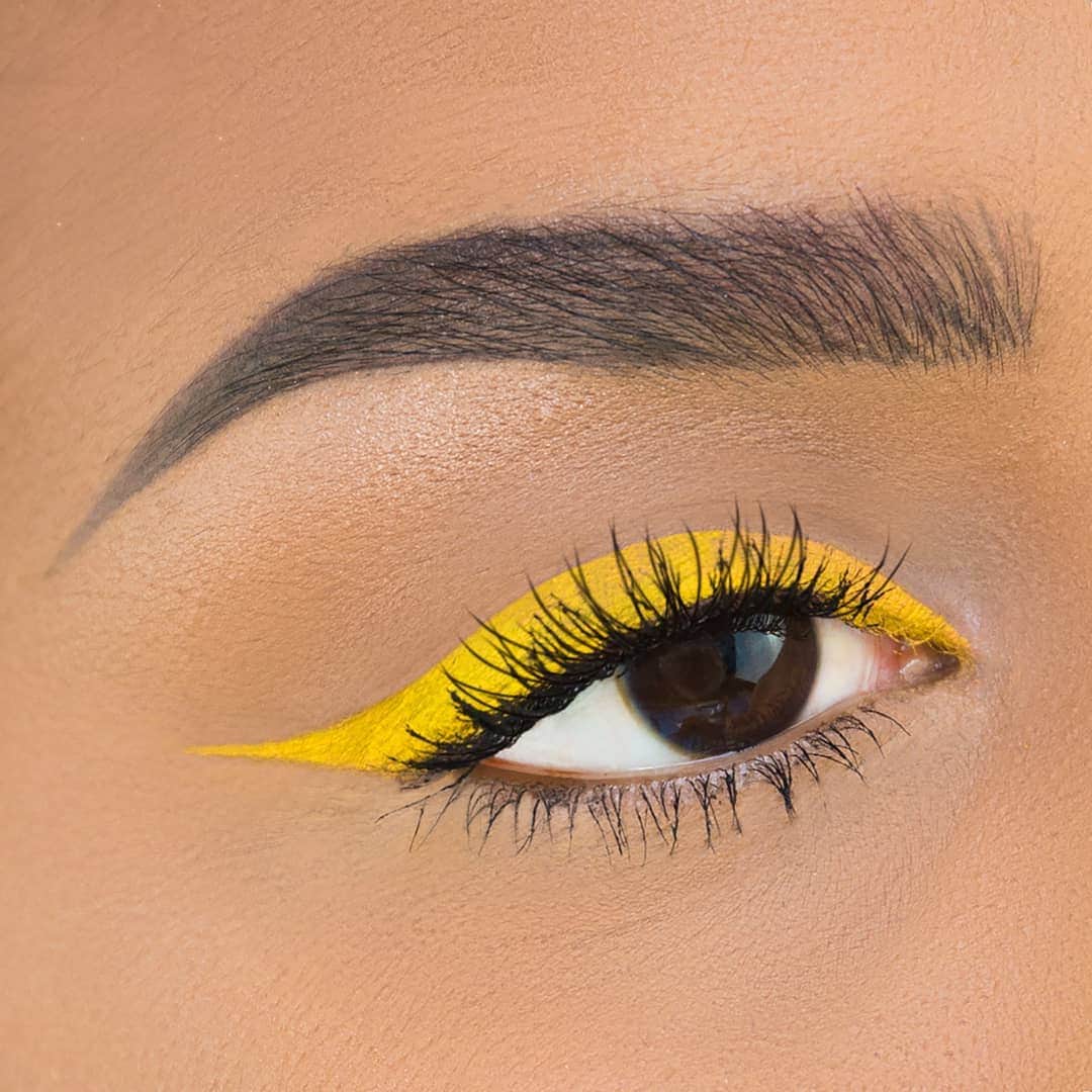 Tarte Cosmeticsさんのインスタグラム写真 - (Tarte CosmeticsInstagram)「A bright pop of sunshine with our waterproof #doubledutybeauty easy on the eyes clay liner in yellow! 💛🌈 This ultra-creamy clay pencil liner easily glides on lids & lasts for 16-HOURS. NOW on tarte.com in 7 shades! #crueltyfree #rethinknatural #busygirlbeauty #claypowered」6月8日 10時12分 - tartecosmetics