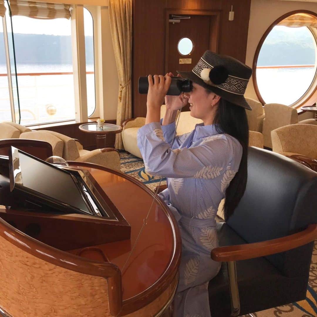 のインスタグラム：「にっぽん丸には素敵スポットがいっぱい🛳船内探検で穴場を見つけるのもまた楽しく。丸窓っていいなぁ⚪️ #にっぽん丸 #レイタビ」