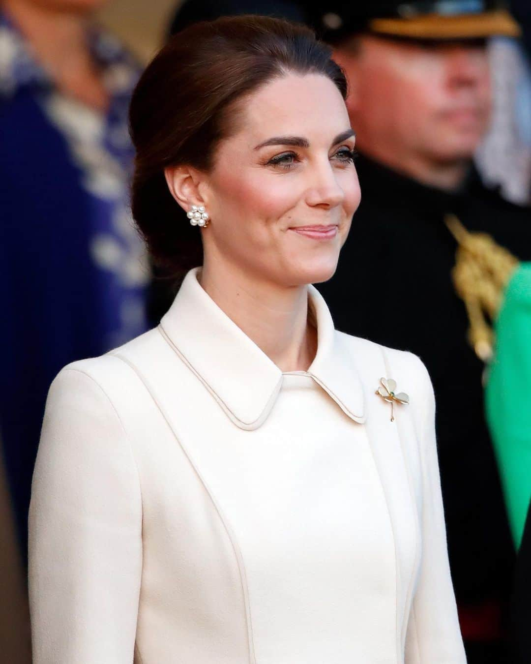 E! Onlineさんのインスタグラム写真 - (E! OnlineInstagram)「Kate Middleton is stepping up in the Queen's absence after she received the prestigious first salute during the annual Beating the Retreat musical event, which is usually reserved for Queen Elizabeth II. (📷: Getty Images)」6月8日 10時19分 - enews