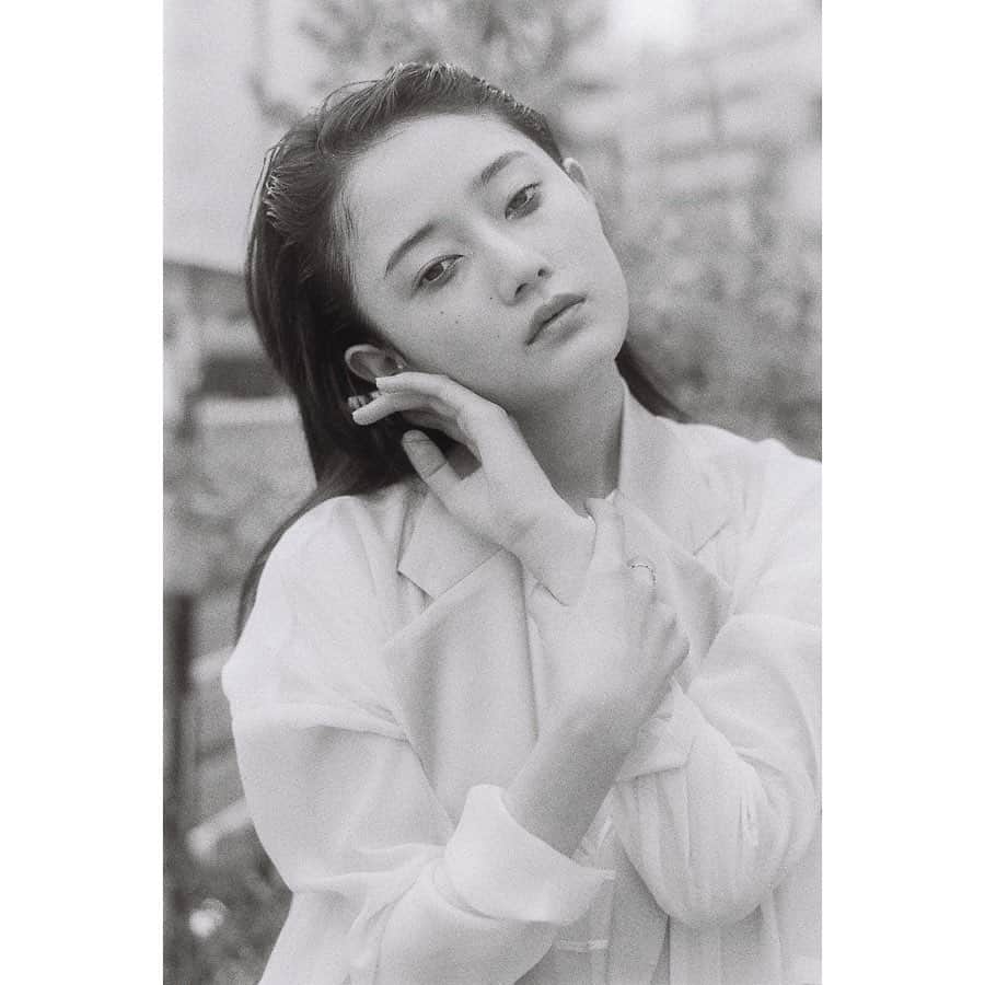 橘昌吾さんのインスタグラム写真 - (橘昌吾Instagram)「white  model @mitsuki__shiina photograph @osada__  hair & make @yamamotorisako  styling @shogo_tachibana  #film #ilford #photography #styling #works」6月8日 10時50分 - shogo_tachibana