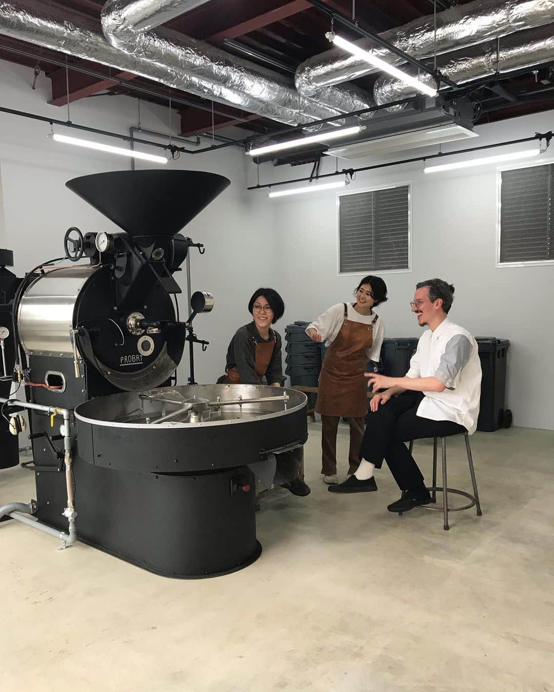 goodcoffeemeさんのインスタグラム写真 - (goodcoffeemeInstagram)「We don’t give awards at Good Coffee, but if we did - the new Onibus Coffee in Yakumo would be nominated for most of them. Another beautiful spot in Tokyo dedicated to specialty coffee - roasting and educating. @vja 💯  #goodcoffee_yakumo #goodcoffee_toritsudaigaku #goodcoffee_komazawadaigaku #goodcoffee_tokyo #onibuscoffee #onibuscoffeeyakumo」6月8日 10時57分 - goodcoffeeme