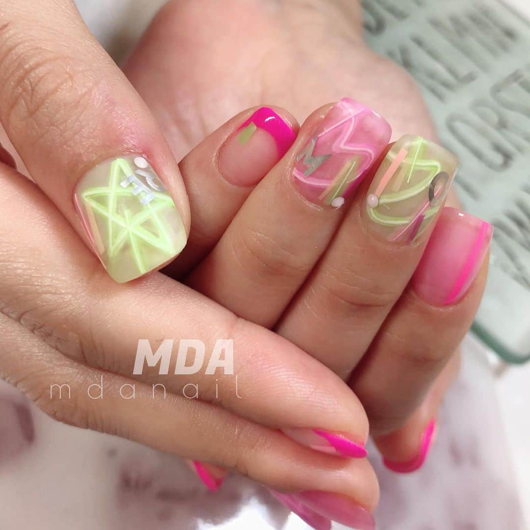 Mayu Ogawaさんのインスタグラム写真 - (Mayu OgawaInstagram)「🌟candy neon 🌟﻿ いろんなデザインで出来ますよ♪﻿ そして〜﻿ ショートネイルにもカワイイッ‼︎﻿ @miroom_official にてオンラインレッスン明日公開です。 ぜひ今年の夏、サロンアートでご活用ください！ ﻿ candy neon design on short nails!!﻿ super  cute & cool!!!﻿ online lessons will upload tomorrow!! ﻿ ・ ・ #ネオン管ネイル #ネオンサイン﻿ #ネオンネイル #ネオン﻿ #neon #neonsigns ﻿ #ショートネイル﻿ #mda #mdanail﻿ #nailstagram #nails #nailarts #gelnails #lovenails #nailaddict #trend #trendnails #fashion﻿ #ファッション #トレンド﻿ #おしゃれネイル #お洒落﻿ #大人ネイル #オトナネイル﻿ #大人華やか」6月8日 10時59分 - m_d_a