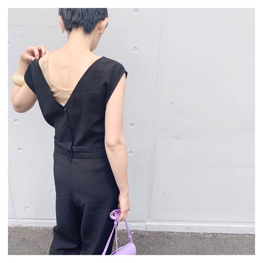 SHENERYさんのインスタグラム写真 - (SHENERYInstagram)「ㅤㅤㅤㅤㅤㅤㅤㅤㅤㅤㅤㅤㅤ 【New  arrival】 ㅤㅤㅤㅤㅤㅤㅤㅤㅤㅤㅤㅤㅤ カシュクールデザインとバックボタンのデザインが目をひくサロペット。 1枚でコーディネートが完成するサロペットは暑くなるこれからの時期にさらりと心地よく着て頂けます。  ㅤㅤㅤㅤㅤㅤㅤㅤㅤㅤ ・カシュクールバックボタンサロペット color:black/beige price:¥22,000+tax  #SHENERY_official #シーナリー #salopette #2019ss #SHENERY2019ss」6月8日 11時58分 - shenery_official