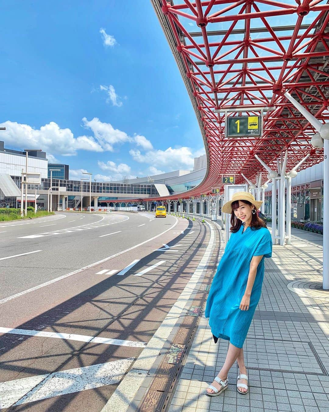 小野澤玲奈さんのインスタグラム写真 - (小野澤玲奈Instagram)「北海道にとうちゃーく😊  機内販売でガーゼワンピースを買ってしまった。。💓 着心地抜群！  #北海道 #旅行  #とりっぷ #ana  #機内販売 #uchino  #ガーゼワンピース  #きのうのストレスどこへやら」6月8日 11時50分 - reina.onozawa